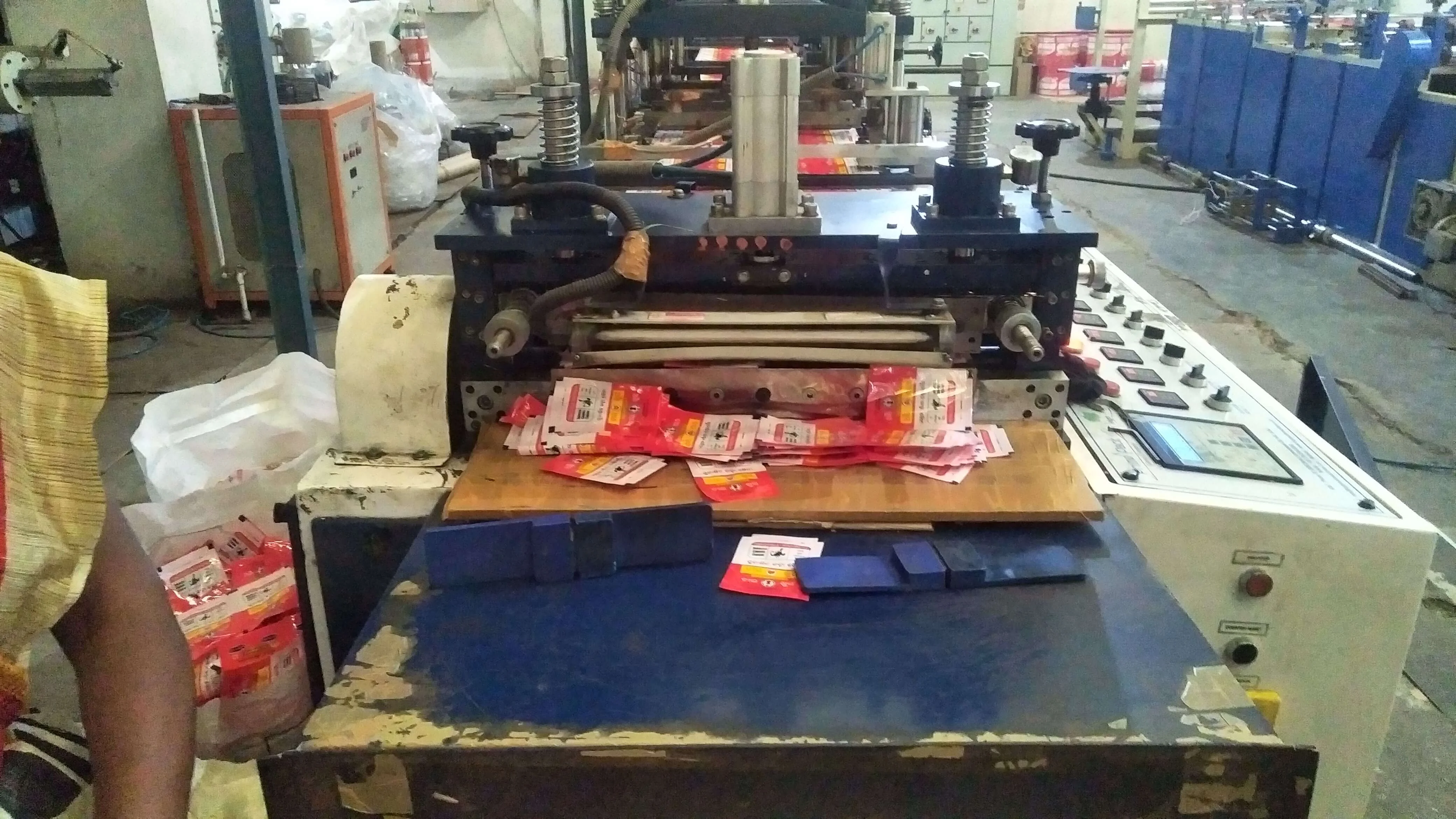 Cutting And Pouching